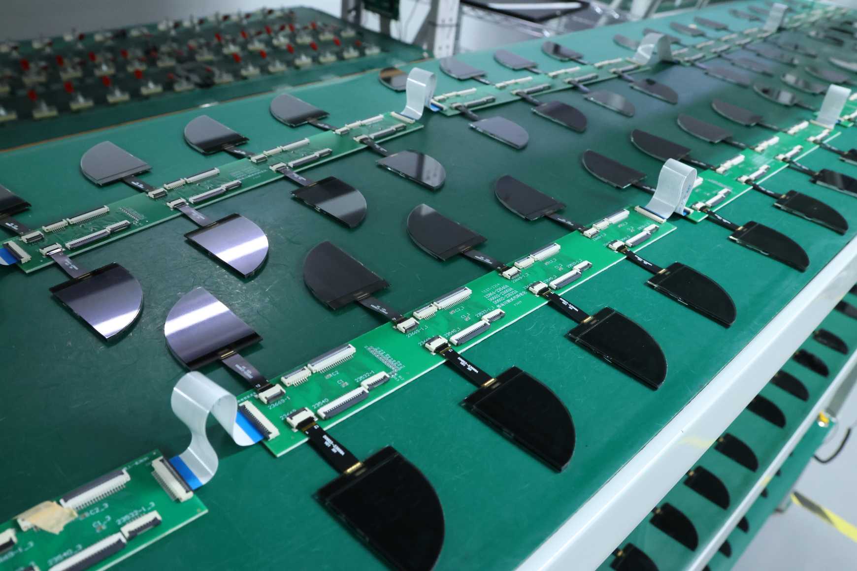 Medziodvetvová integrácia zobrazovacích technológií podnietila trh v hodnote 100 miliárd dolárov, čínski výrobcovia LCD sa predháňajú v tom, kto získa cestu prispôsobenia