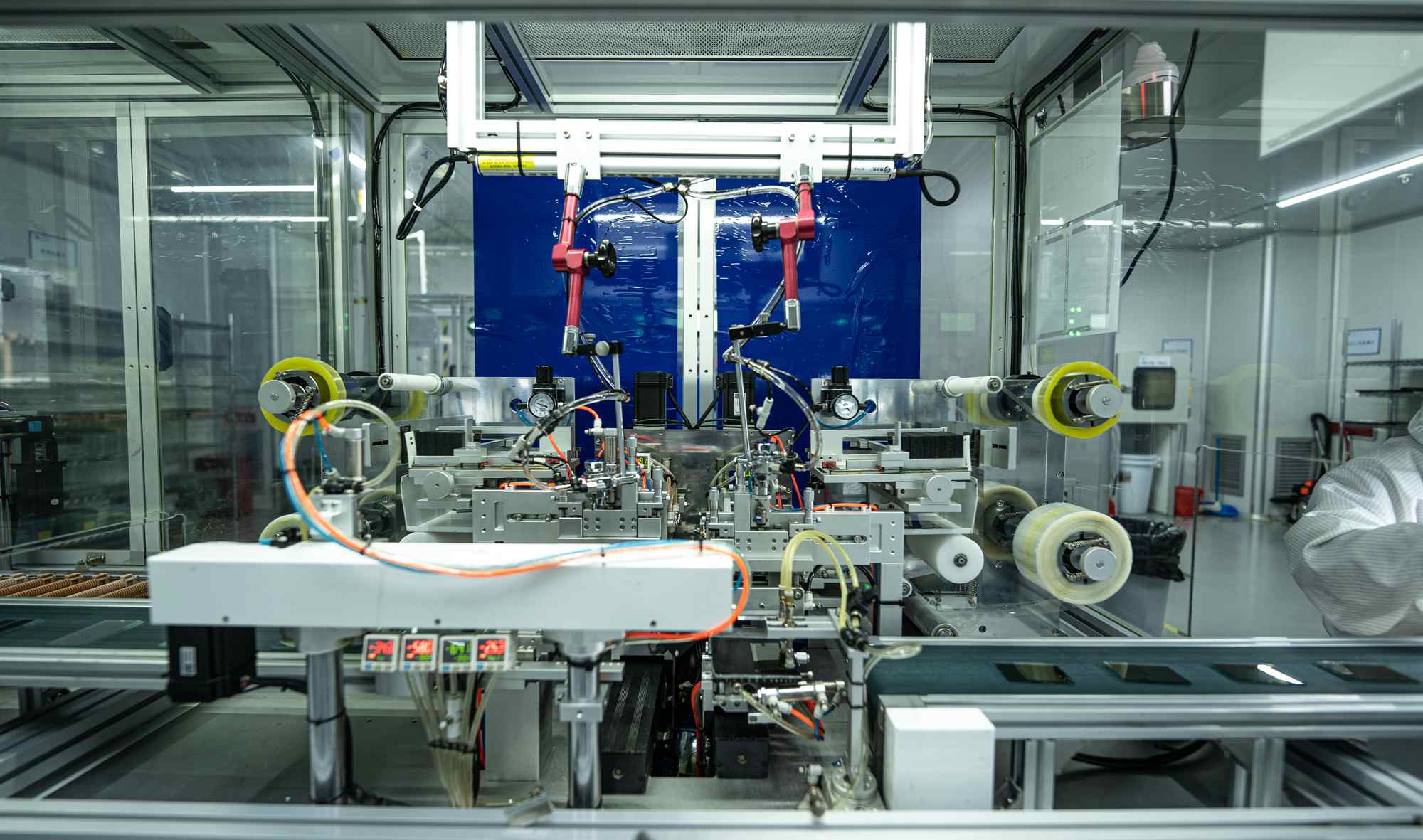 Presné zarovnanie a zostava buniek: Analýza procesov nanášania a odierania PI pri výrobe LCD